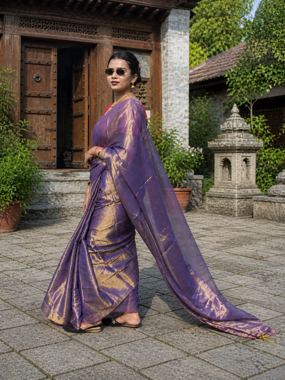 Aakar Sunehri Rush | Gold & Pink Handloom Tissue saree