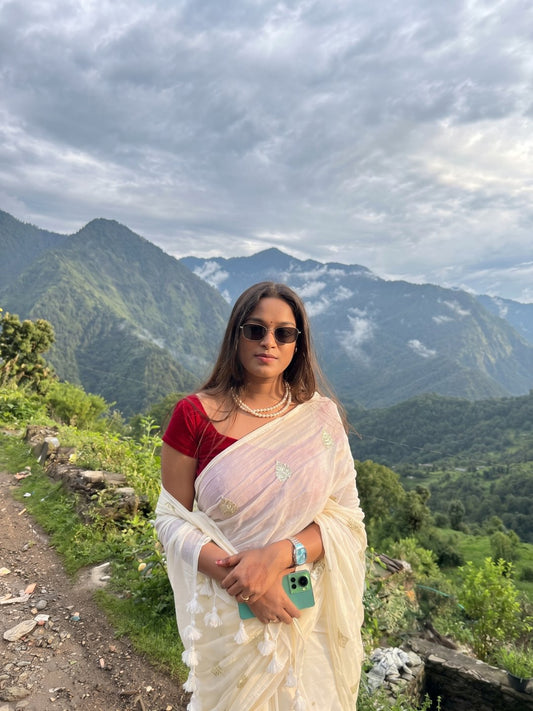 Aakar Withe Cotton Saree with Tasseled Pallu