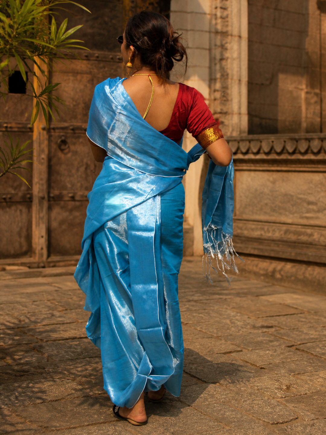 Aakar Aqua Bloom | Ocean Blue Handloom Tissue Saree