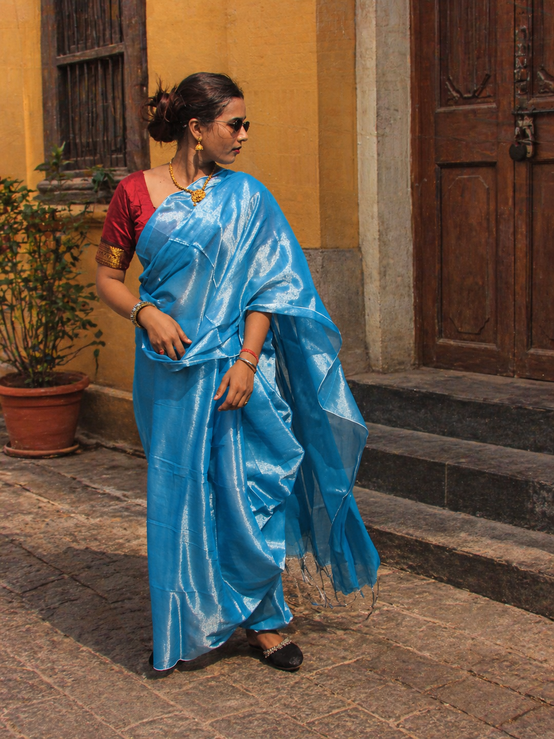 Aakar Aqua Bloom | Ocean Blue Handloom Tissue Saree