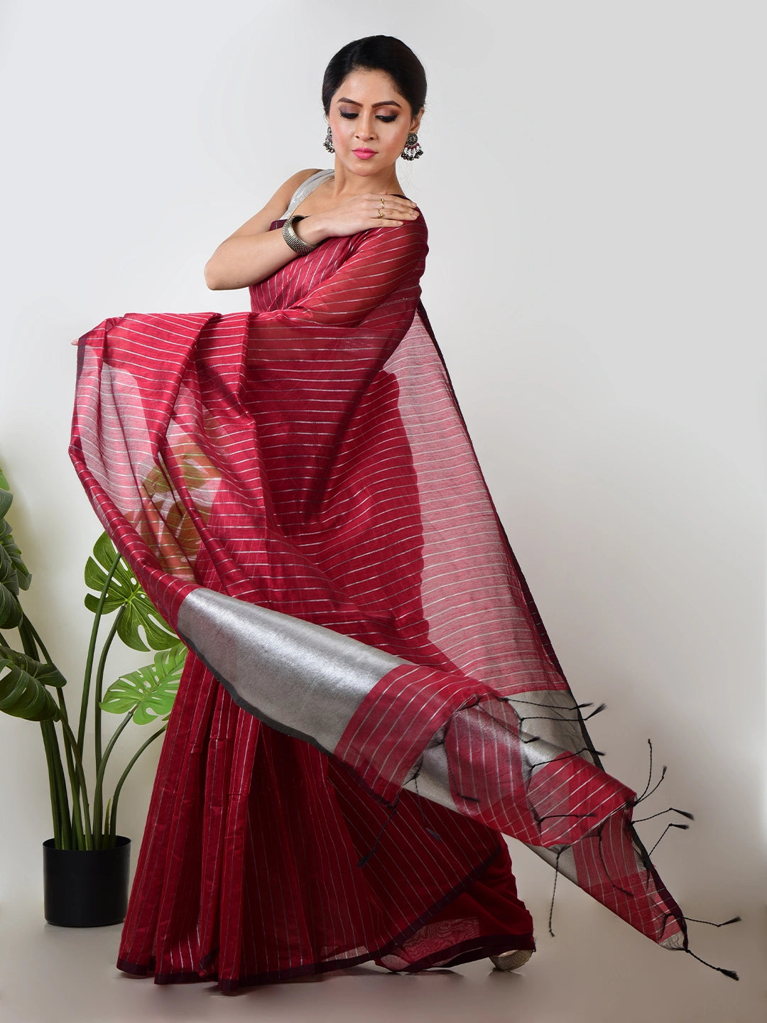Kavi Kaavya | Red Handloom Linen Saree with White Zari Stripe