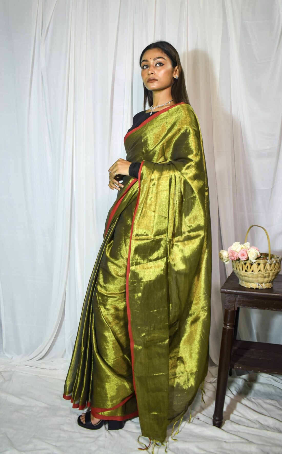 Aakar Green Tissue Saree With Unstitched Blouse Piece - Image 3