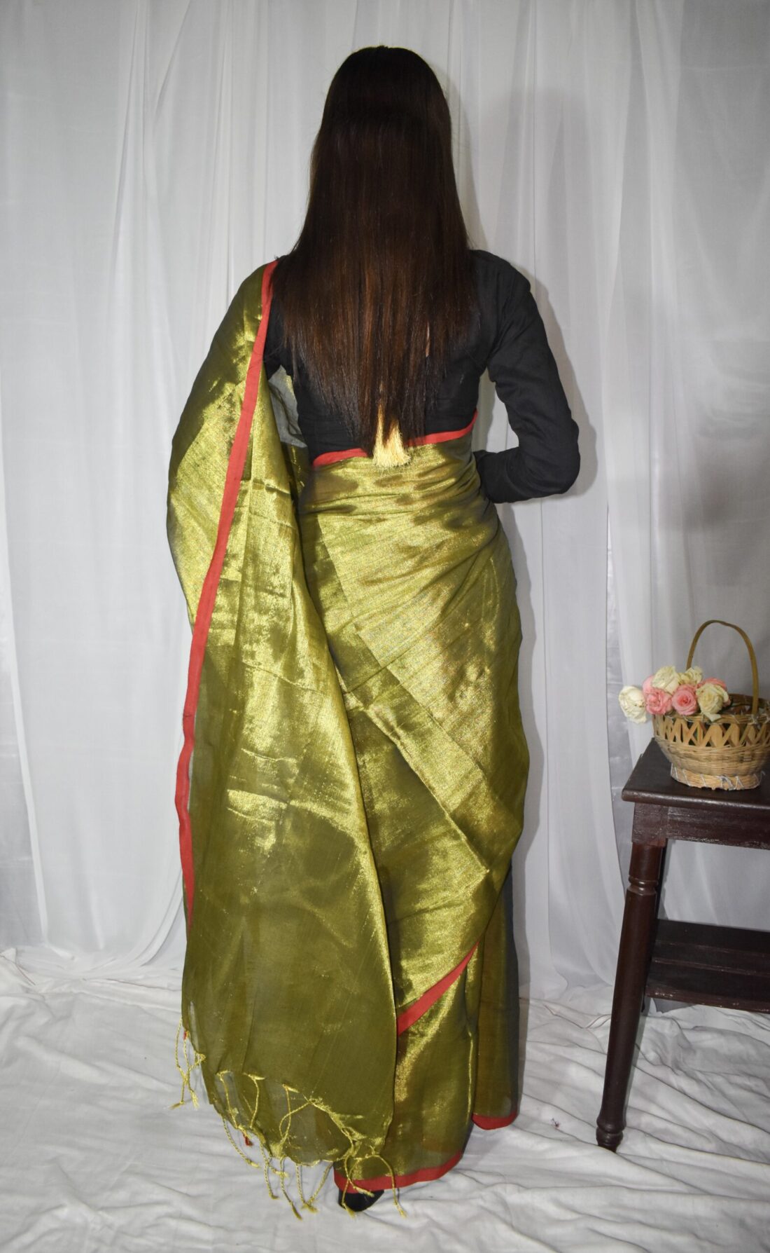 Aakar Green Tissue Saree With Unstitched Blouse Piece - Image 5